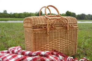 What to Pack in a Picnic Basket