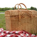 What to Pack in a Picnic Basket?